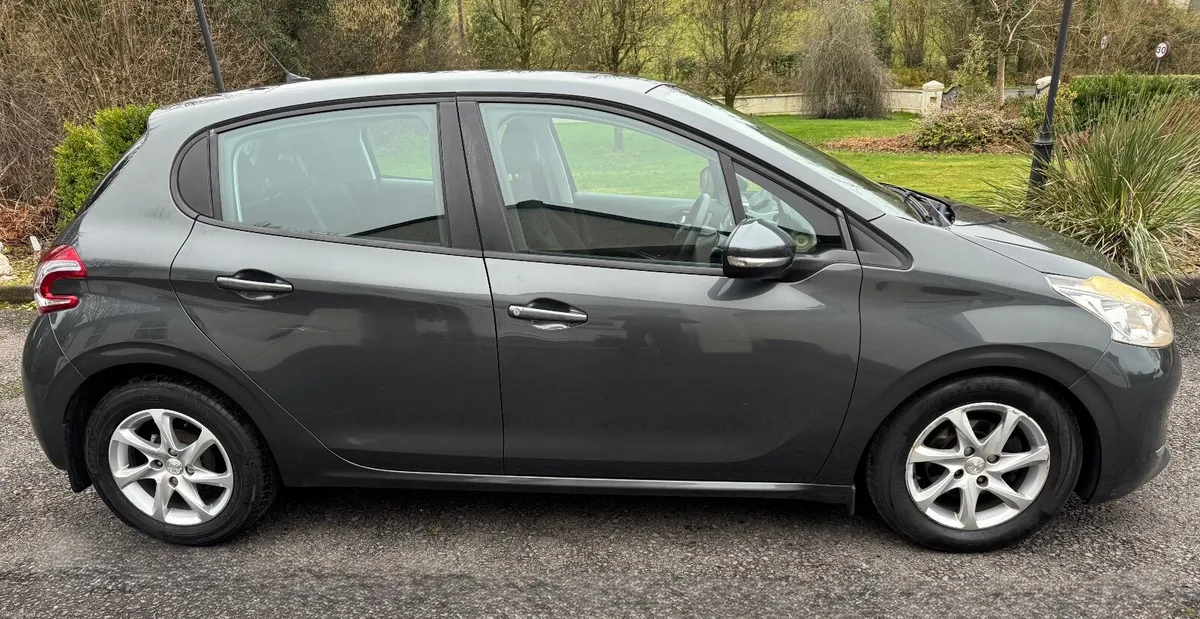 Peugeot 208 2014 - Image 4