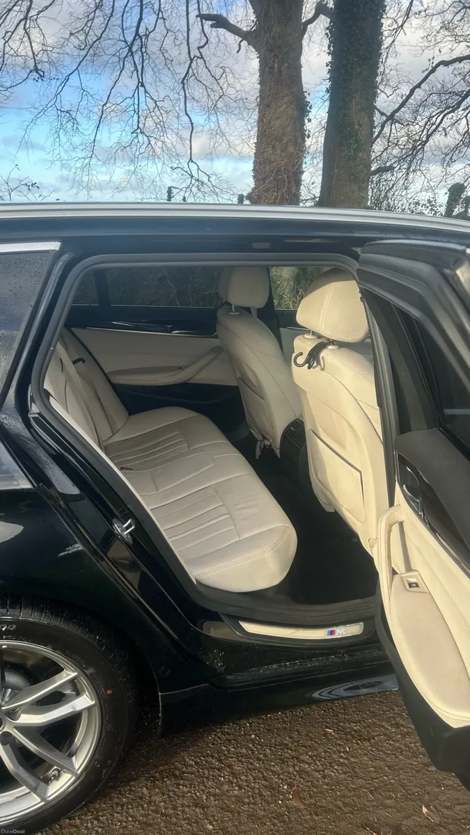 BMW 5 Series Touring - Image 3