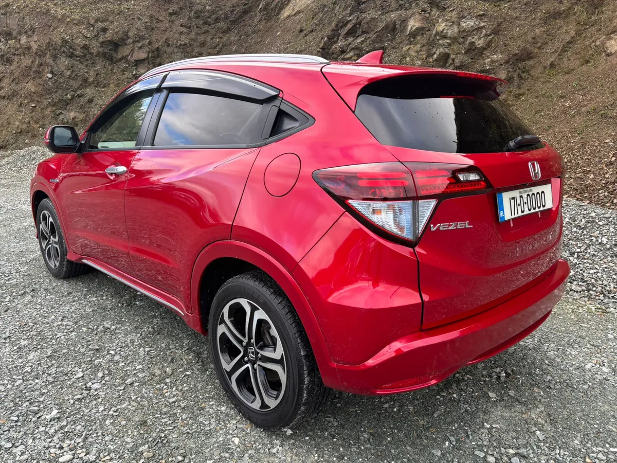 2017 HONDA VEZEL SPORT AUTOMATIC - Image 4