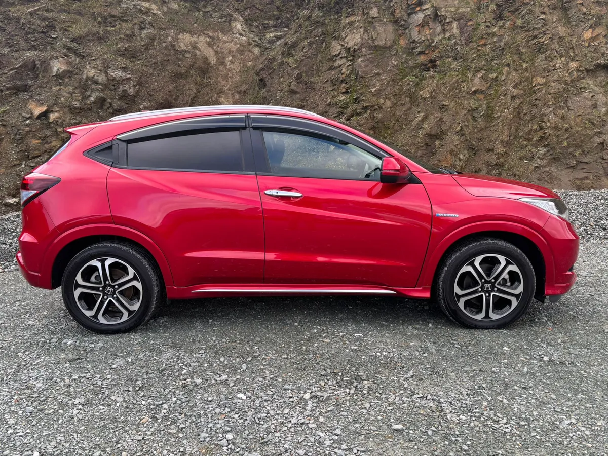 2017 HONDA VEZEL SPORT AUTOMATIC - Image 2