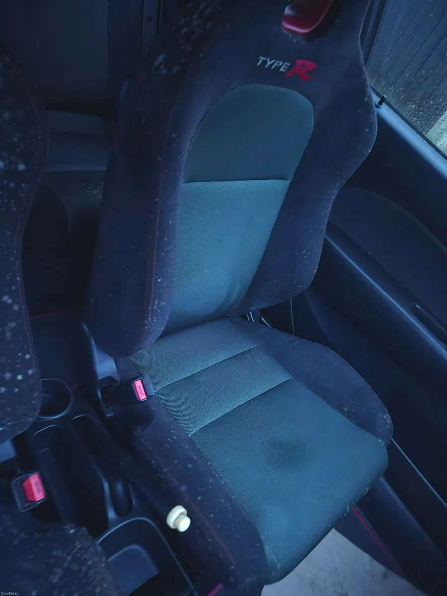 Honda civic type r 2003 on uk reg - Image 3