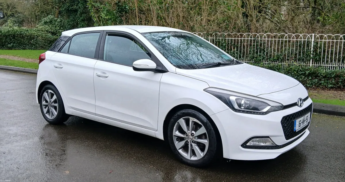 Hyundai i20 2016 *DELUXE* 1.2 5dr - 1 OWNER - Image 1