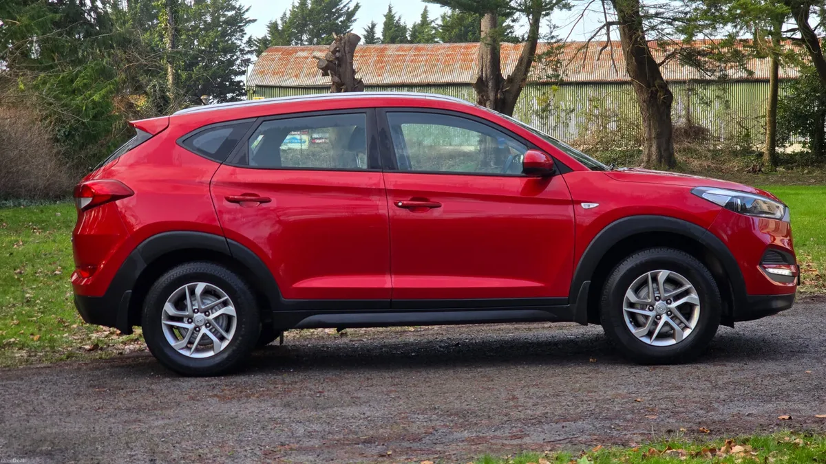 2016 Hyundai Tucson 1.6 GDI Petrol Comfort - Image 3
