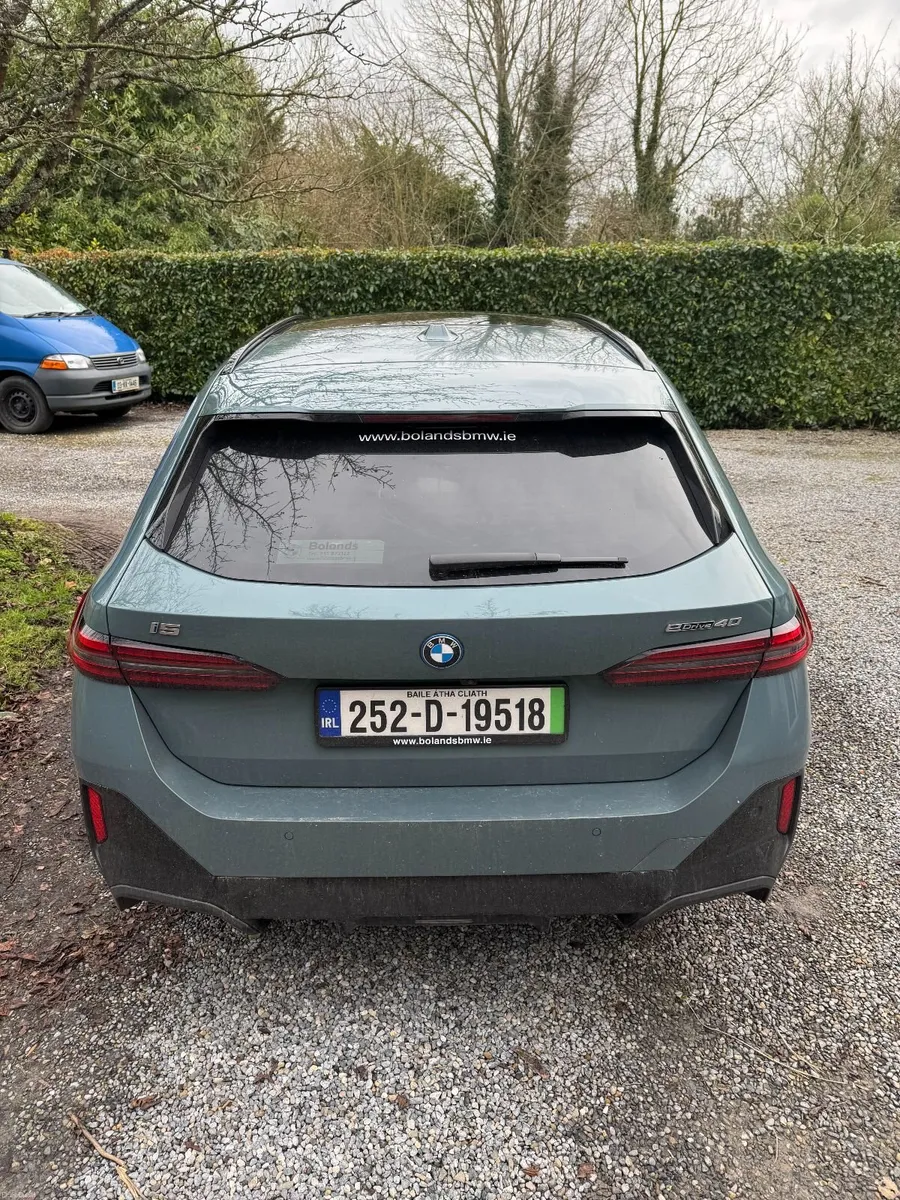BMW i5 Touring 2025, M Sport Pro, Panoramic Roof - Image 4