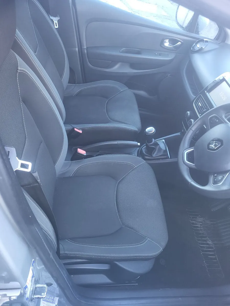 Renault Clio low miles - Image 4