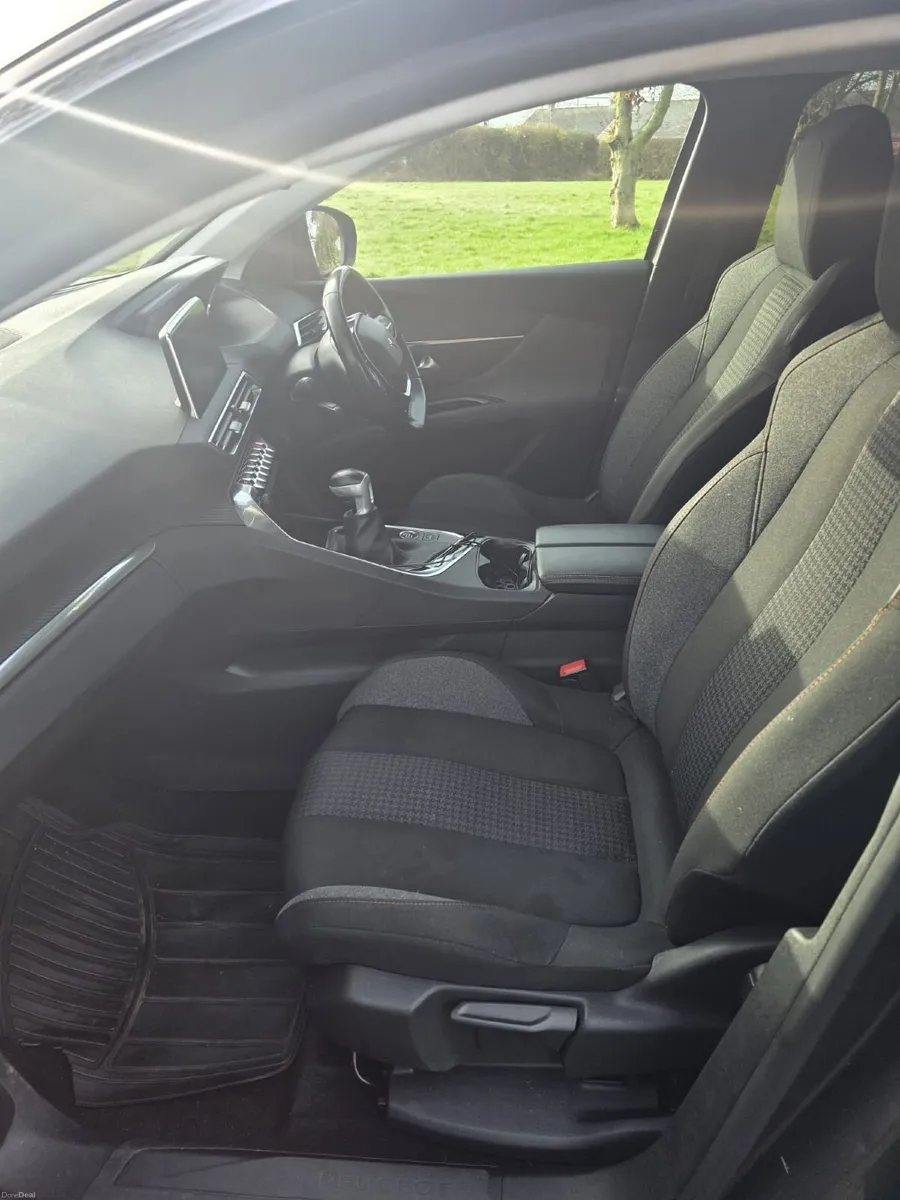 Peugeot 5008 2021 - Image 2