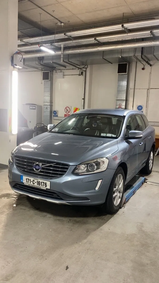 2017 Volvo XC60 D4 Automatic - High spec - Image 2