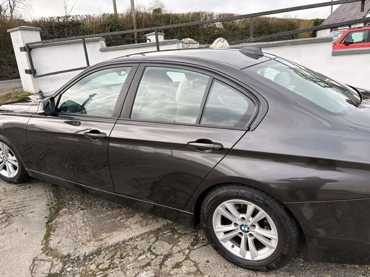 BMW 3-Series 2018 - Image 4