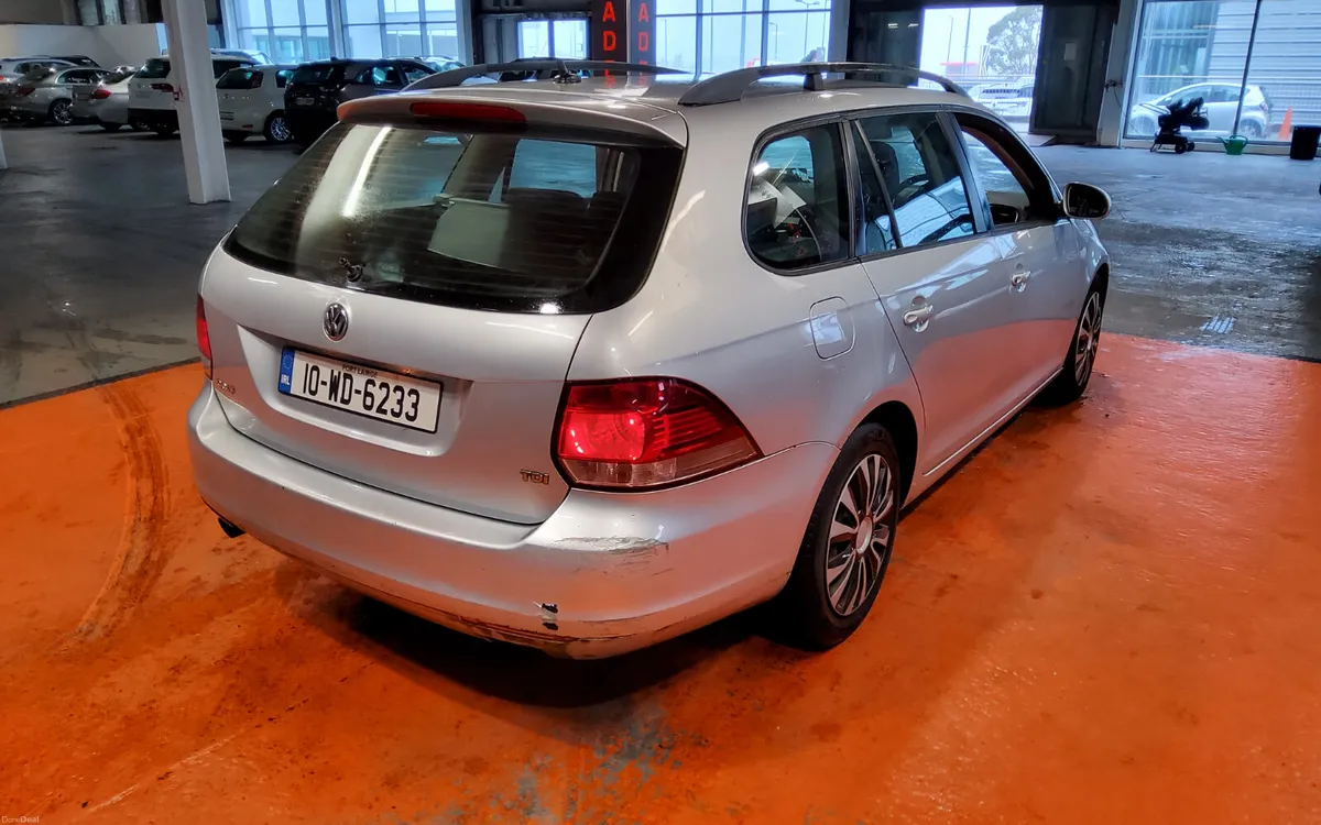 Volkswagen Golf 2010 - Image 4