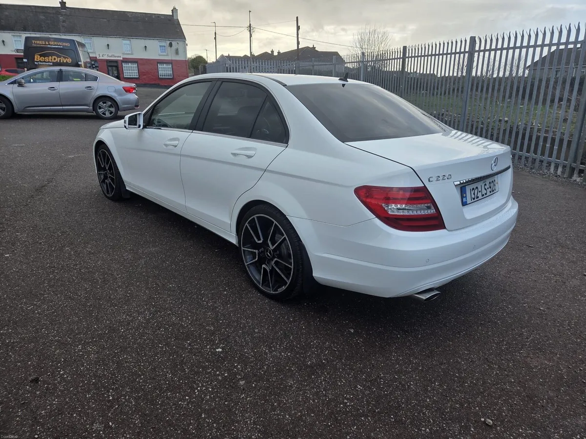 132 c220d Mercedes 180miles - Image 4