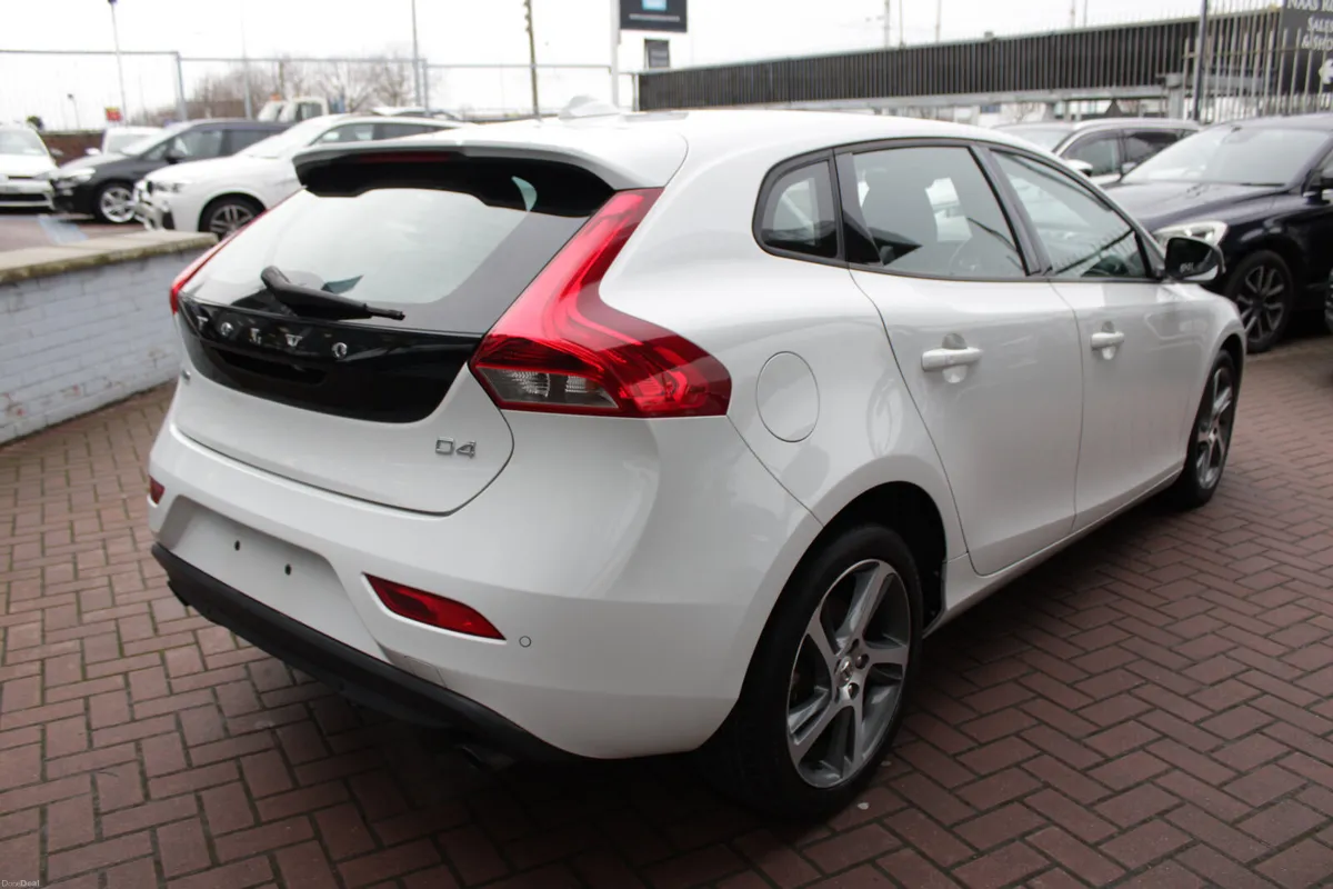 2.0D DYNAMIC EDITION 5DR HATCHBACK AUTOMATIC // 1 - Image 4