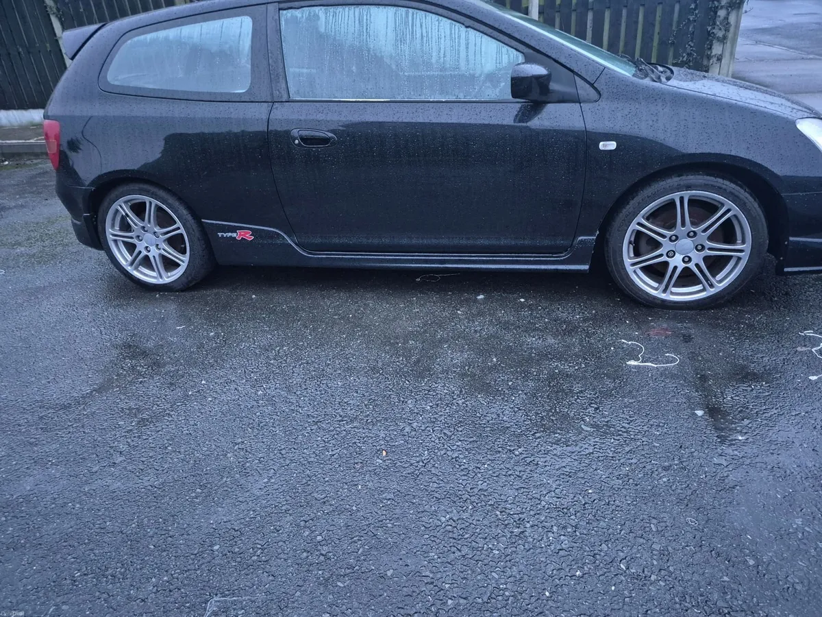 Honda civic type r 2003 on uk reg - Image 1