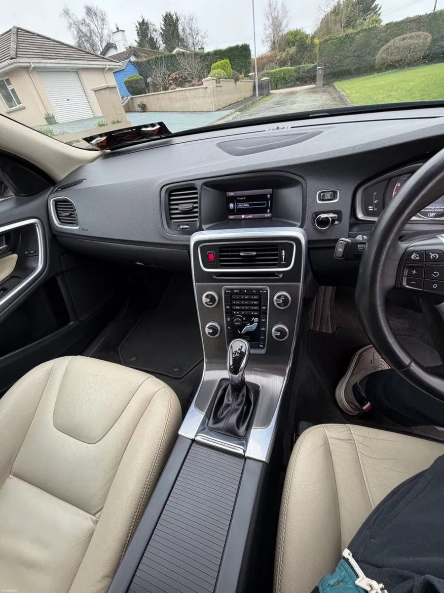 VOLVO V60 D3 - Image 3