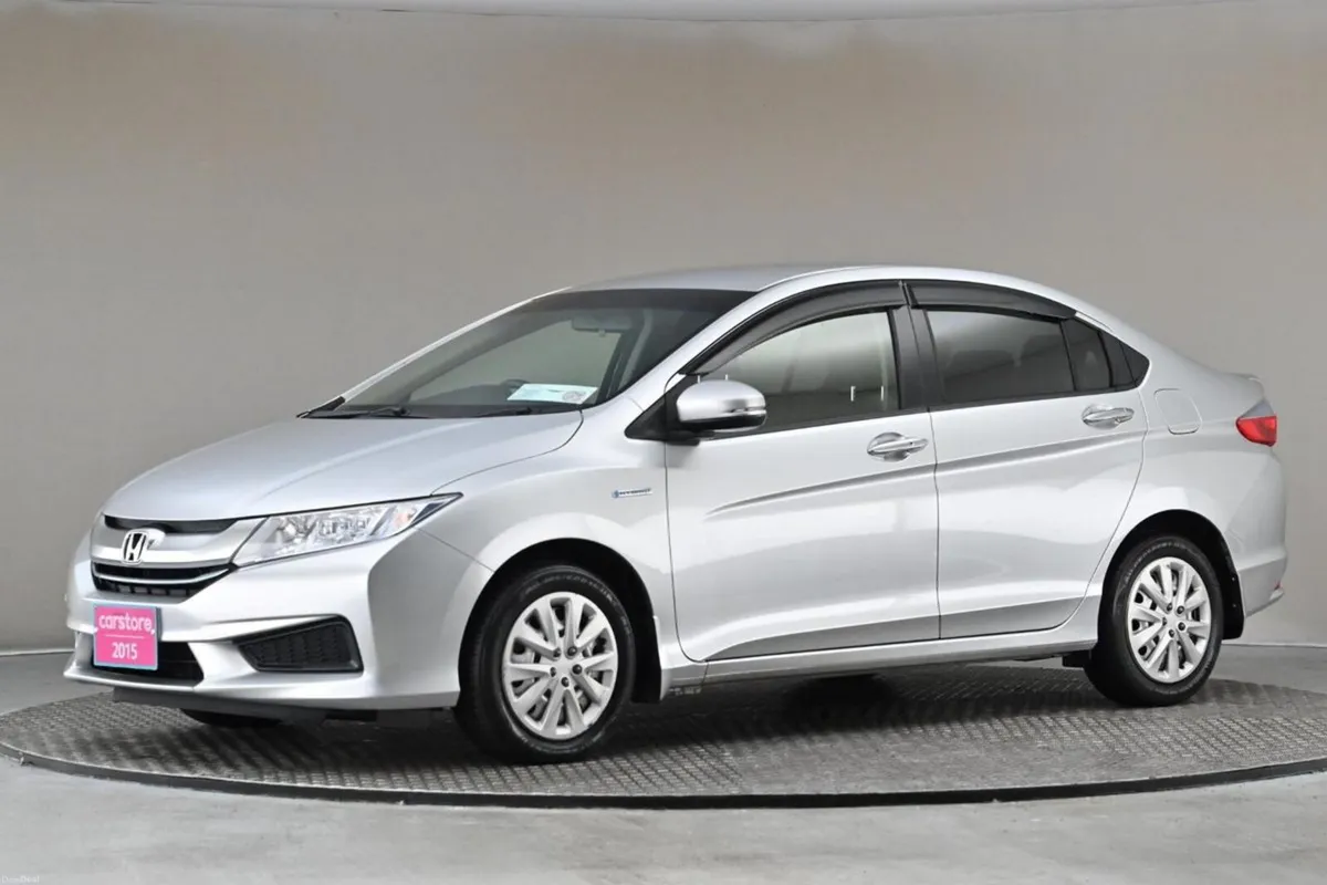 Honda Grace 1.5 HYBRID 4DR AUTO **REVERSE CAM** - Image 4