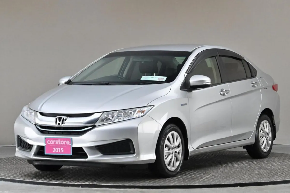 Honda Grace 1.5 HYBRID 4DR AUTO **REVERSE CAM** - Image 3