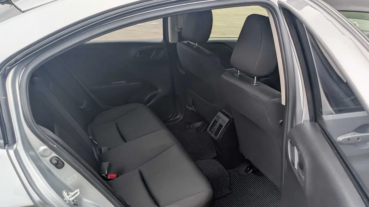 2016 Honda Grace Hybrid – High Spec, Low Tax - Image 2