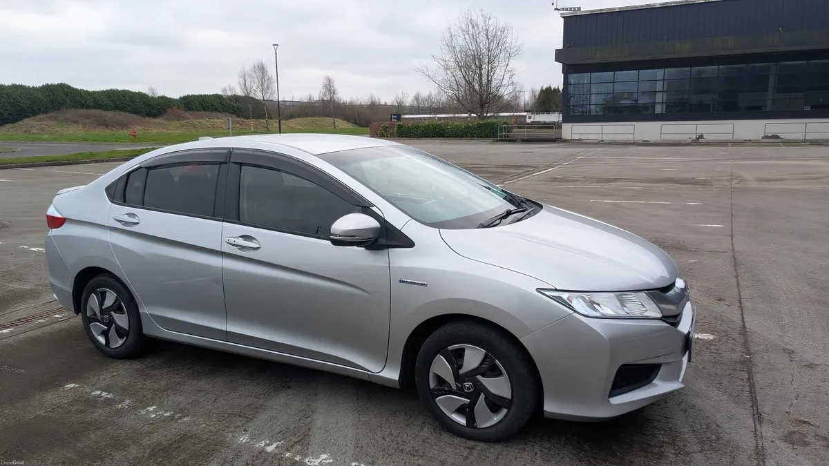 2016 Honda Grace Hybrid – High Spec, Low Tax - Image 1
