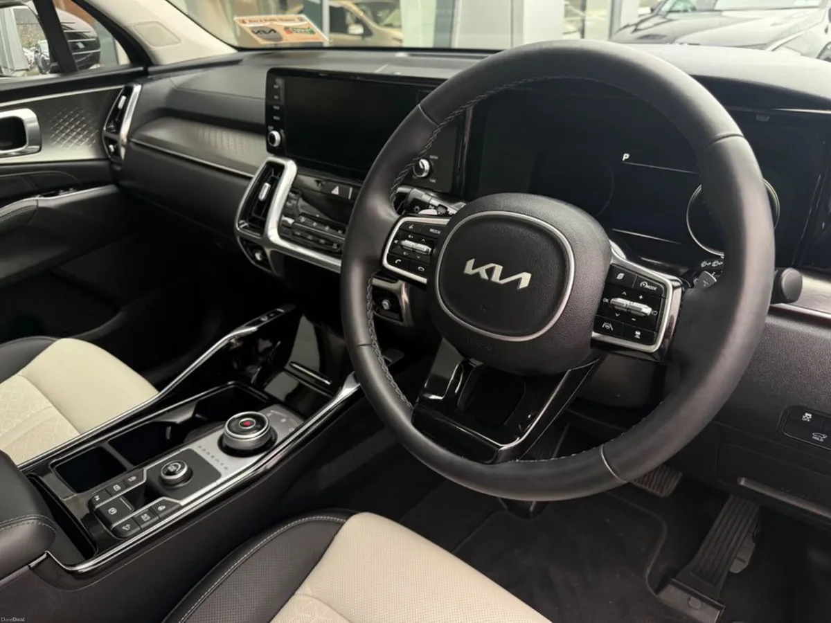 Kia Sorento 2.2 DSL SAM 5DR AUTO 7 SEATER - Image 2
