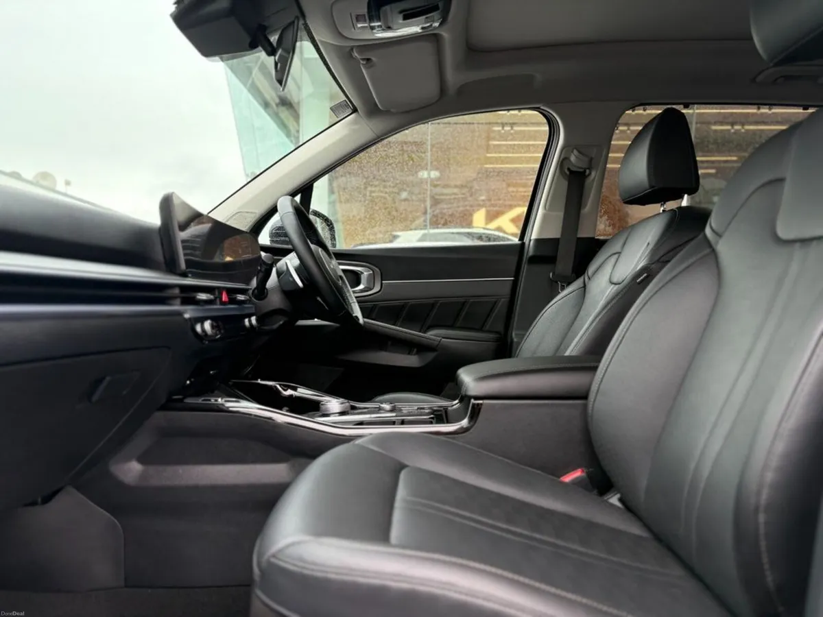 Kia Sorento 2.2 Diesel ( 7 Seats ) - Image 2