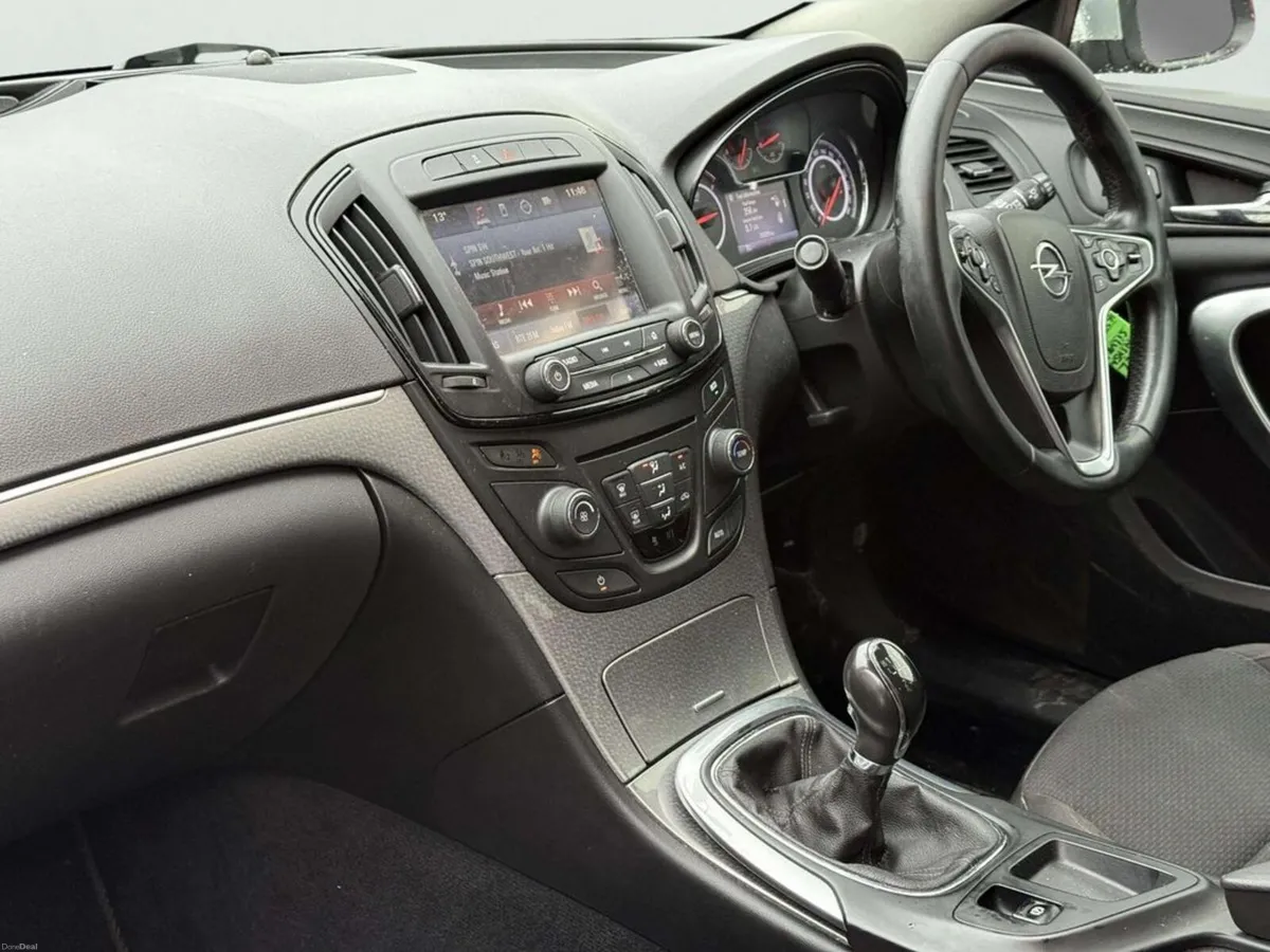 Opel Insignia Sports Tourer SW 5DR - Image 2
