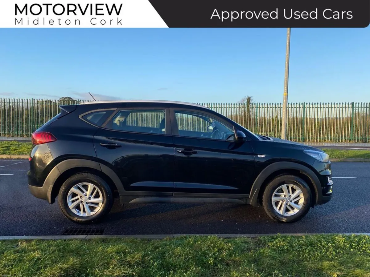 Hyundai Tucson Premium Spec 1.6d 5DR *IMMACULATE C - Image 4