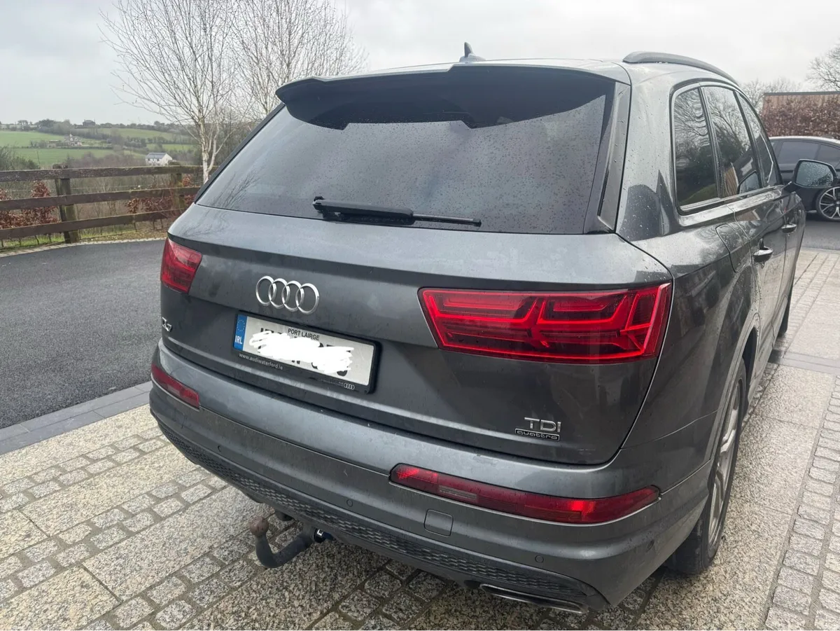 Audi Q7 S-Line Black Edition - Image 4