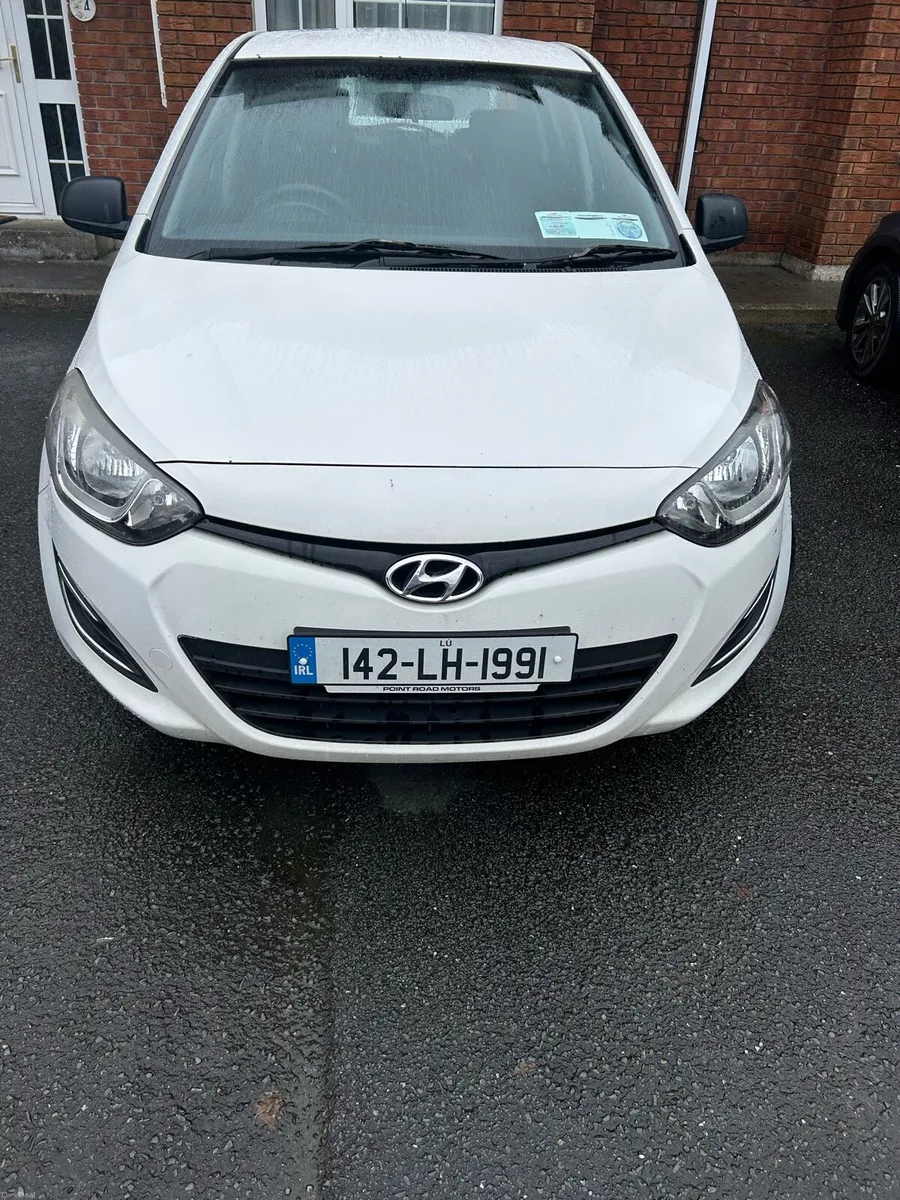 142 White Hyundai - Image 1