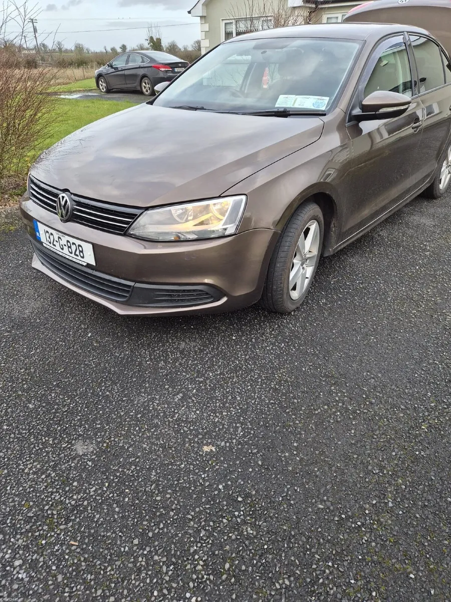 Volkswagen Jetta 2013 - Image 2