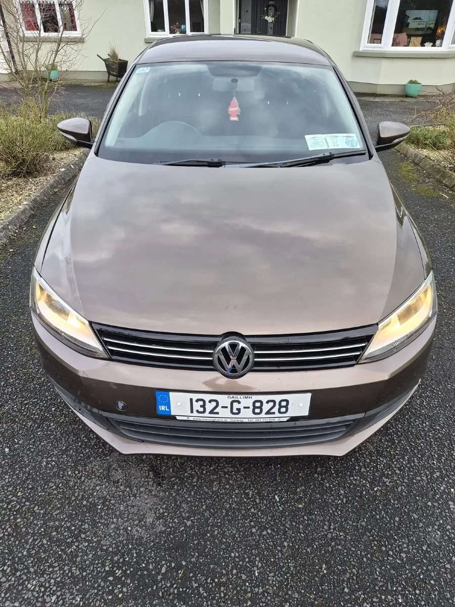 Volkswagen Jetta 2013 - Image 2