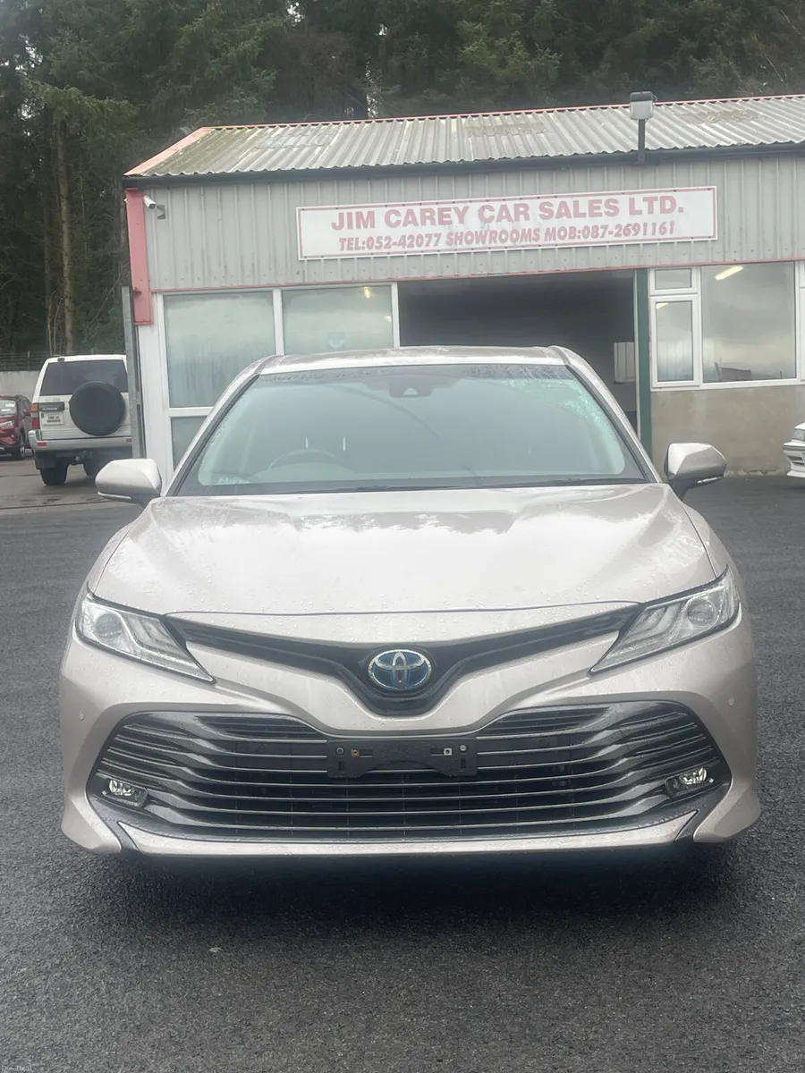 2019-2 Toyota Camry - Image 2