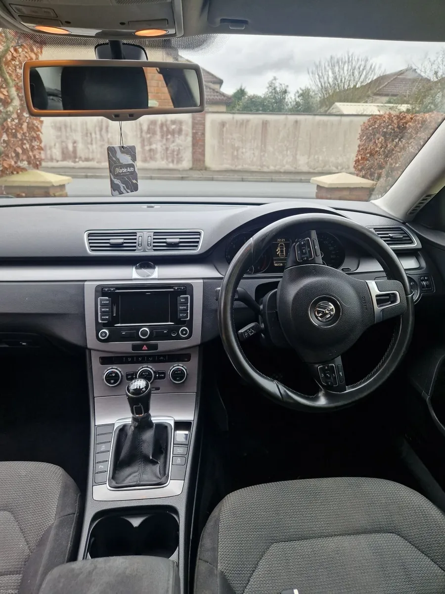 Volkswagen Passat 2013 - Image 2