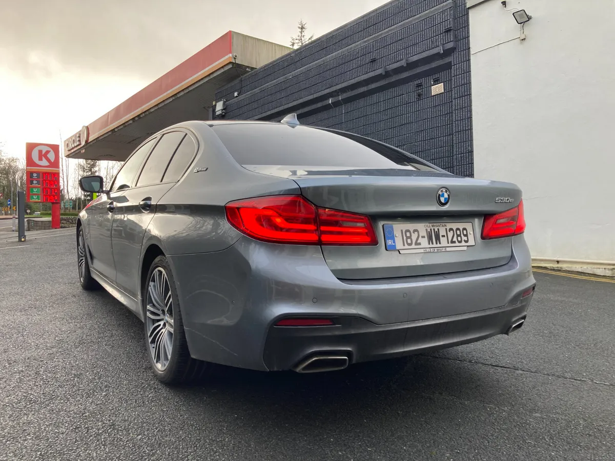 BMW 5-Series 2018 - Image 2