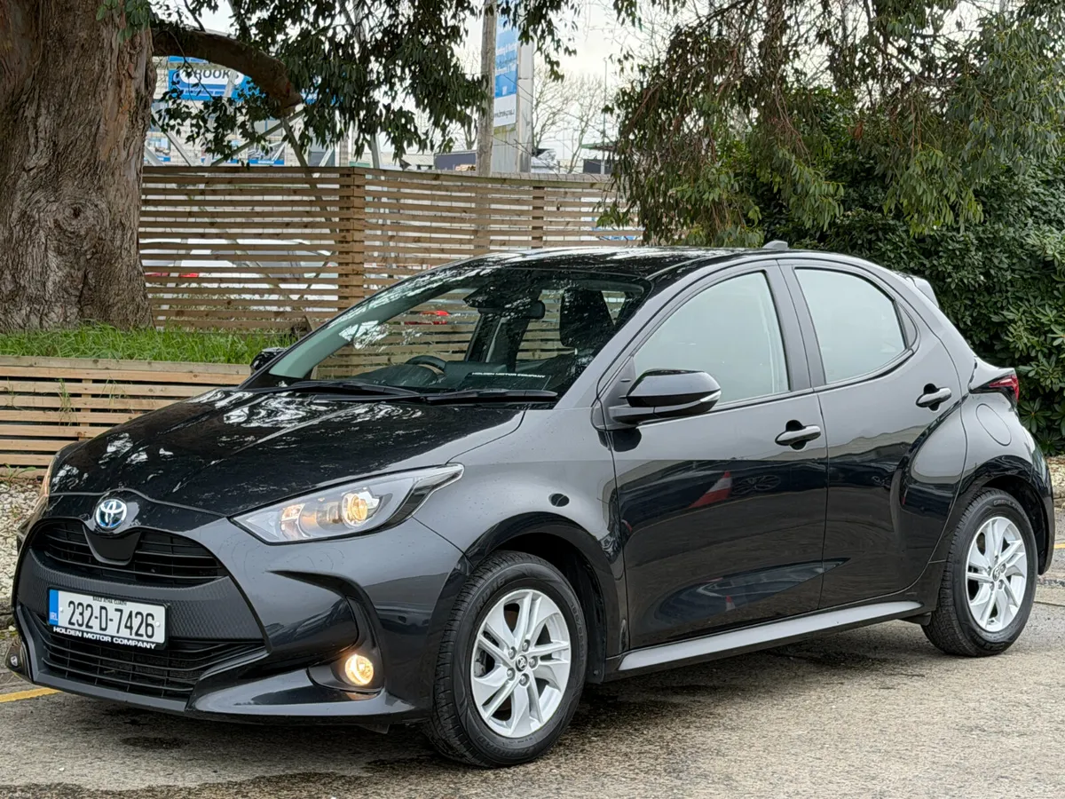 Toyota Yaris 2023..apple carplay..rear camera - Image 2