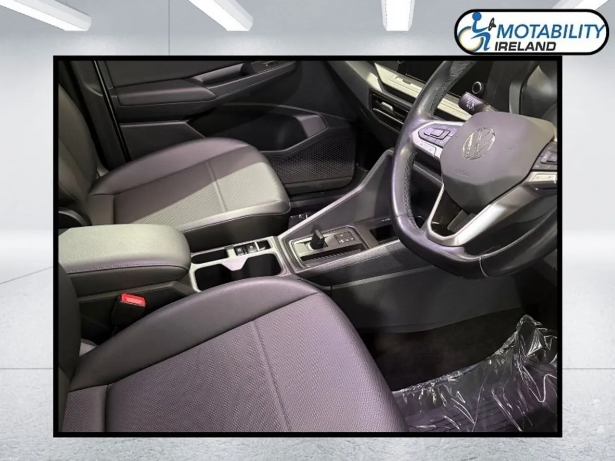 Volkswagen Caddy Maxi Life Wheelchair Accessible - Image 4