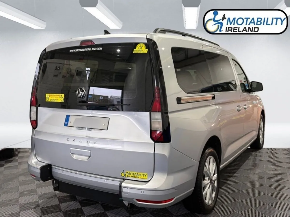 Volkswagen Caddy Maxi Life Wheelchair Accessible - Image 2