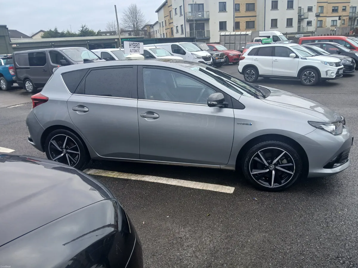 Toyota Auris 2018 Hybrid - Image 4