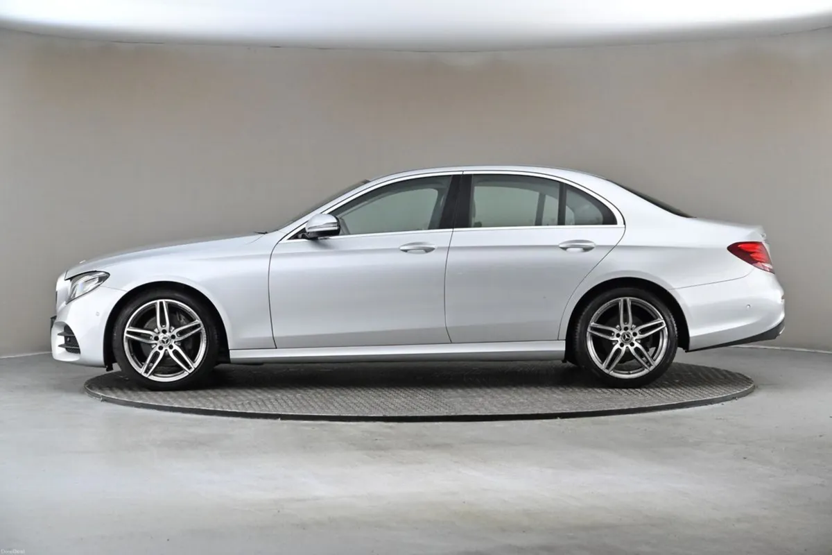 Mercedes-Benz E-Class E 200 D **FULL BEIGE LEATHER - Image 5