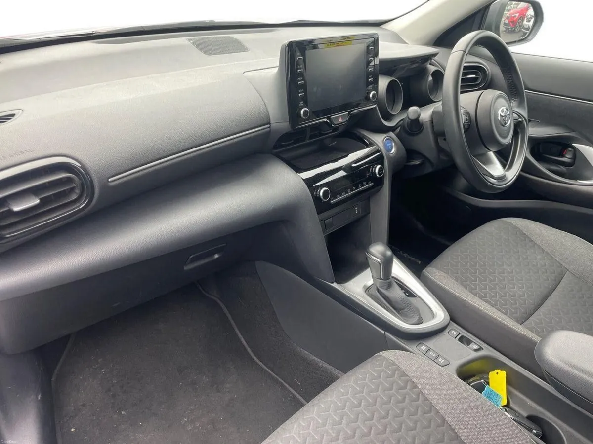Toyota Yaris Cross 1.5 Hybrid CVT Luna - Image 4