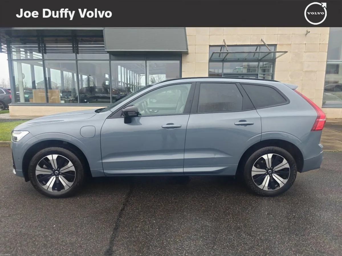 Volvo XC60 T6 Recharge PHEV 350hp AT8 Plus Dark - Image 4