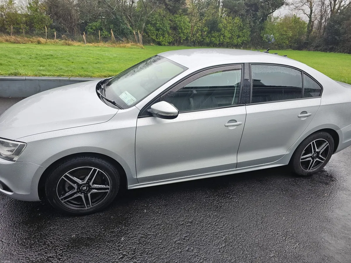 2014 Volkswagen Jetta - Image 2