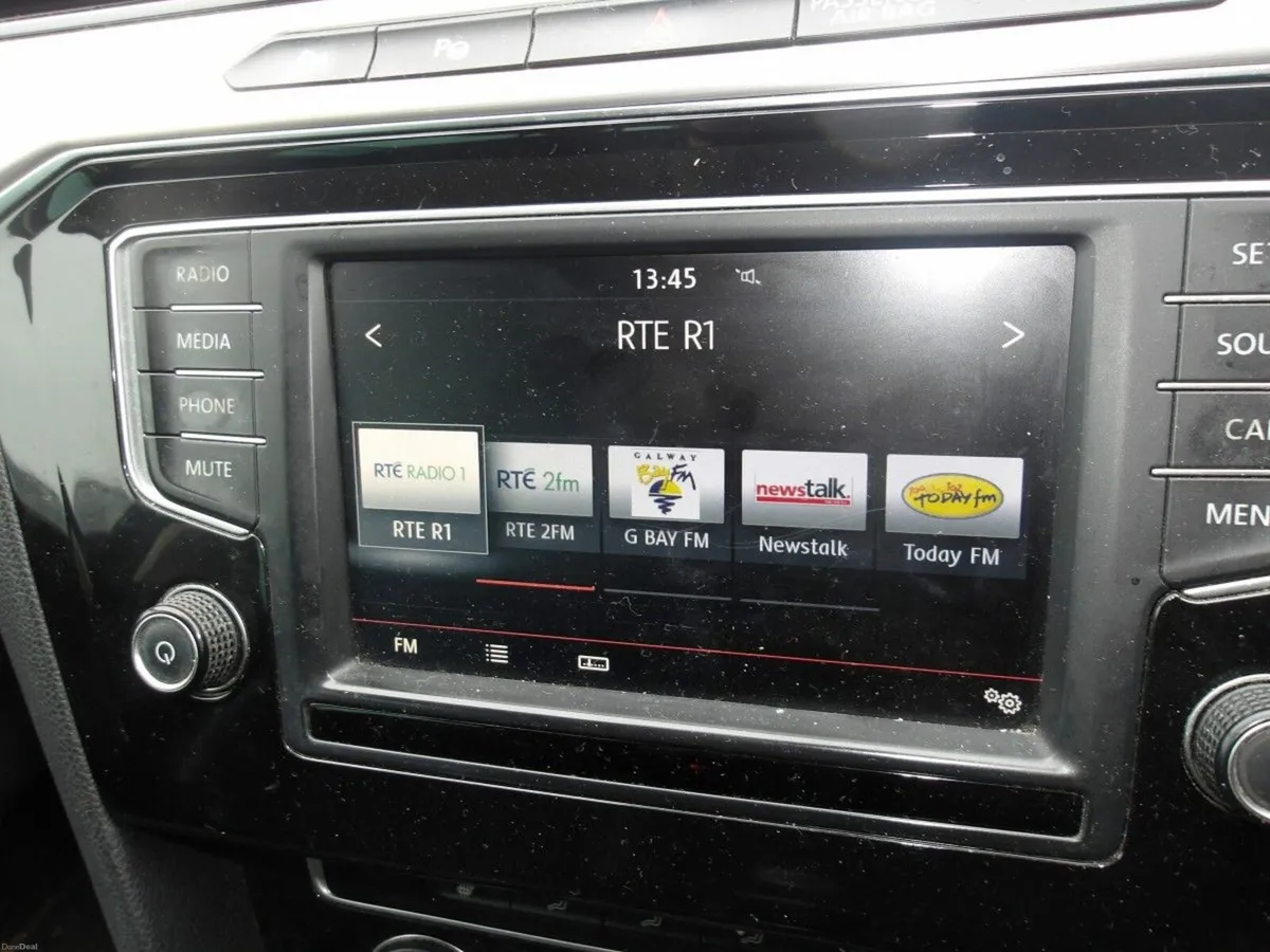 Volkswagen Passat 1.6 TDI 120HP Highline - Image 4