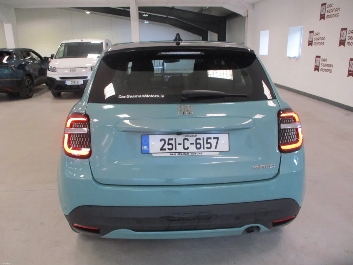 Fiat 600 DOLCHEVITA MHEV PETROL 2025 - Image 3