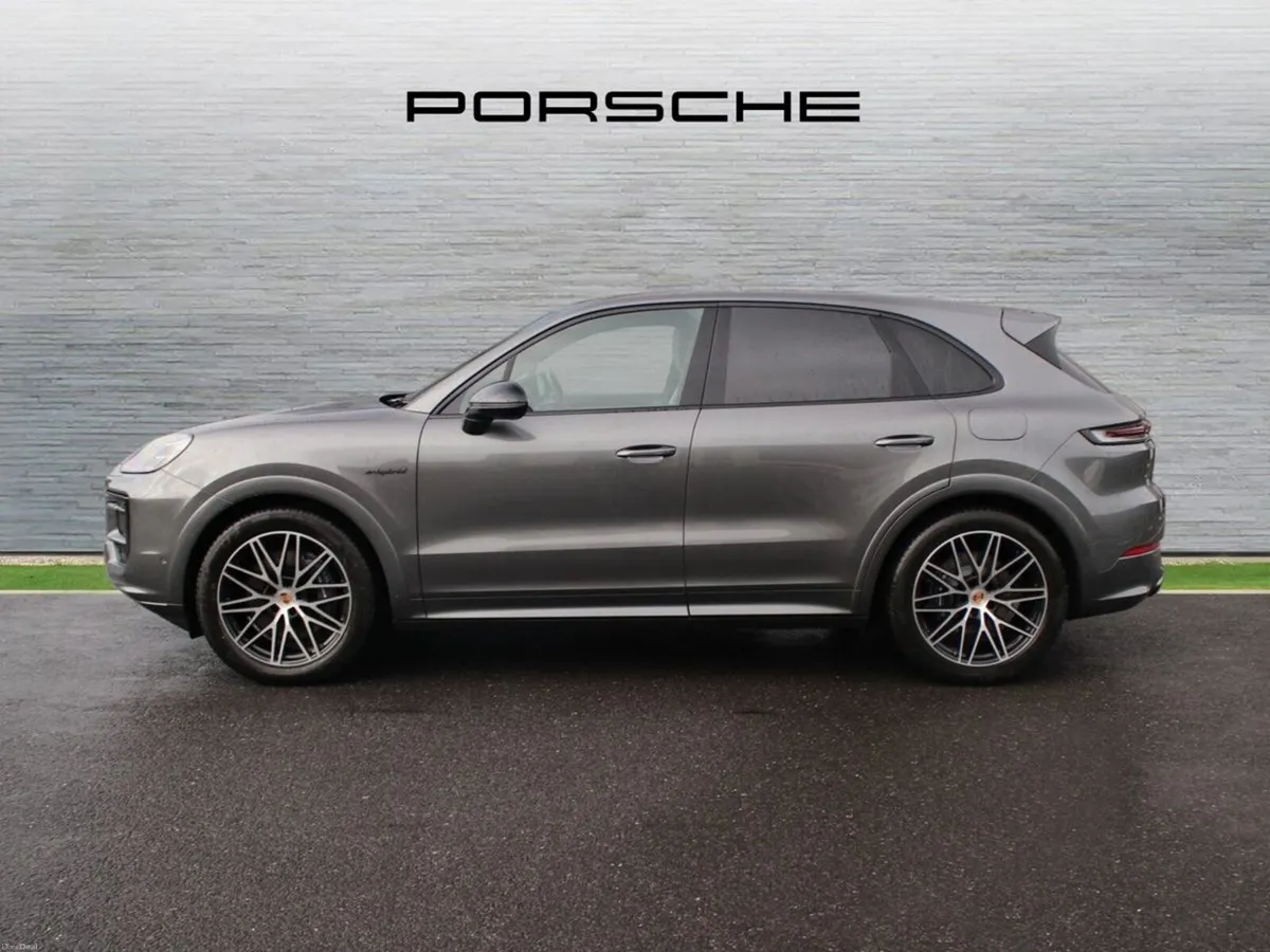 Porsche Cayenne E-Hybrid Black Edition (New) - Image 3