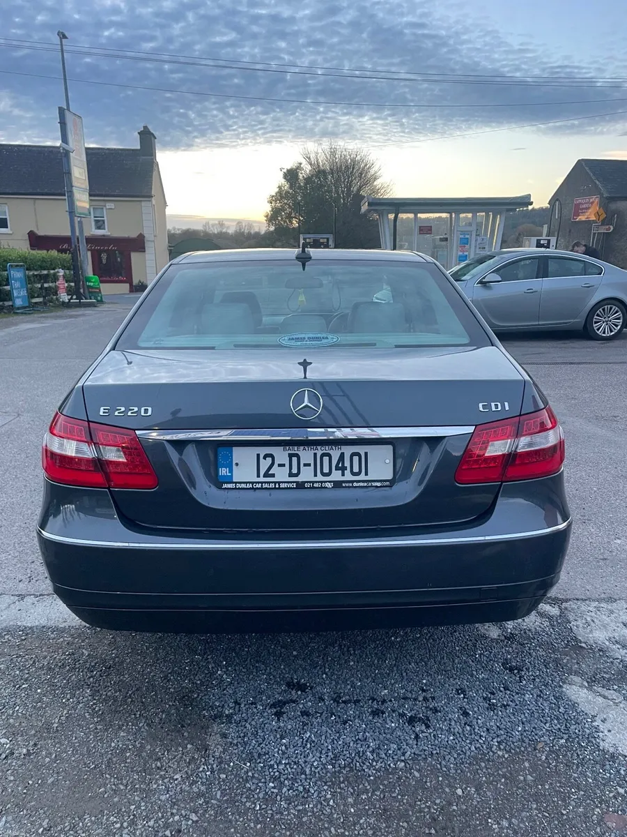 Mercedes-Benz E-Class 2012 E220 - Image 4