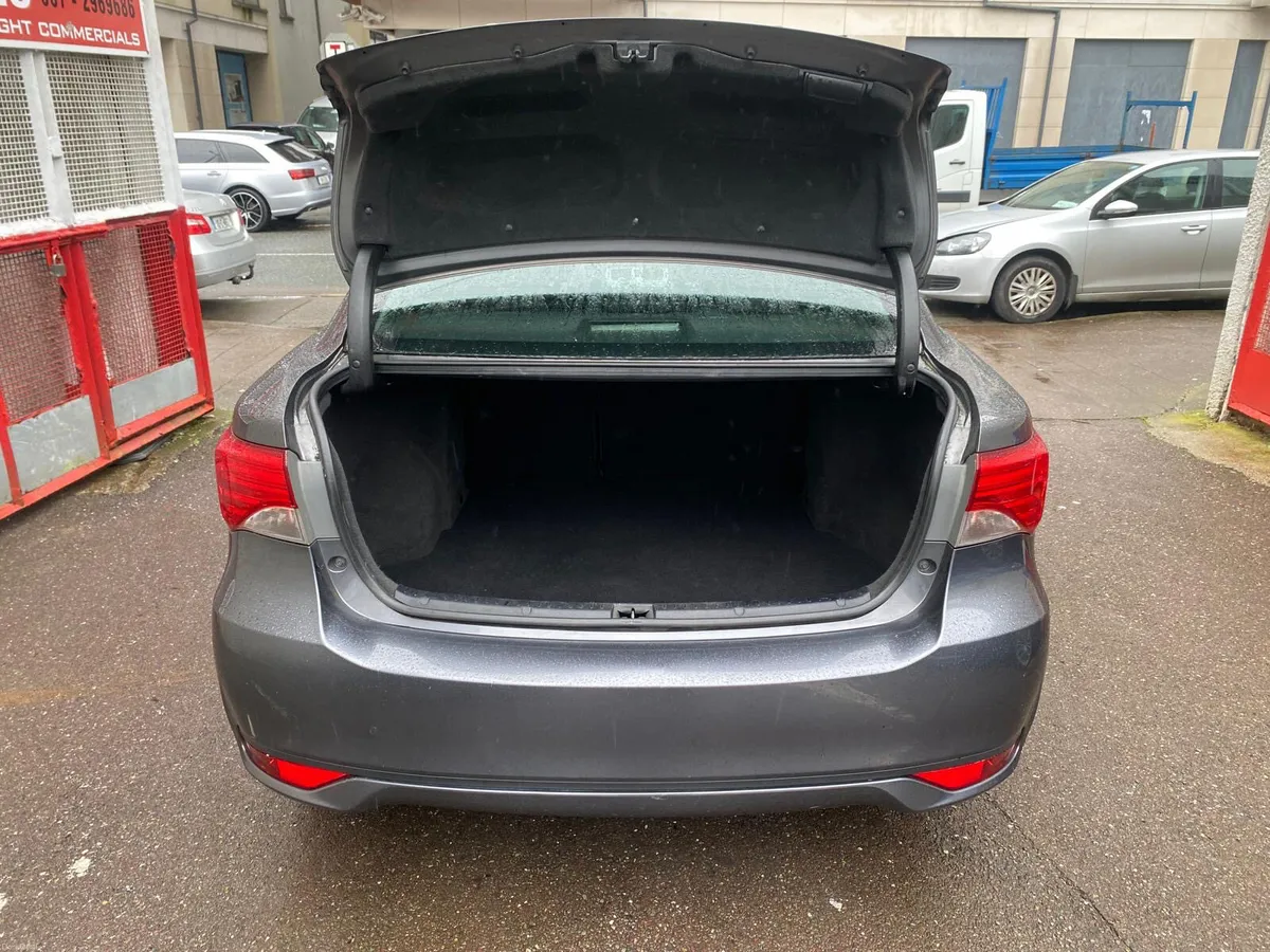 Toyota Avensis 2013 - Image 4