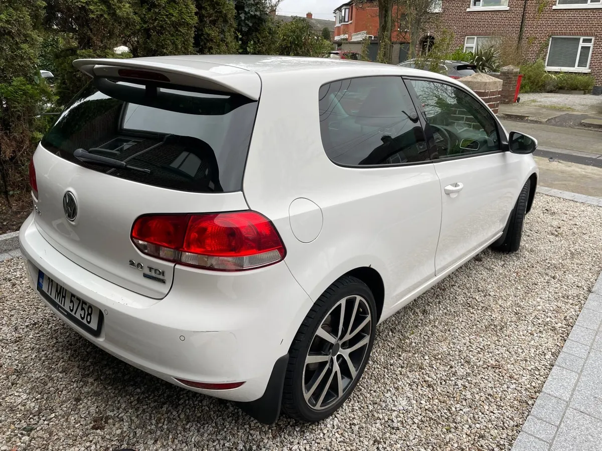 Volkswagen Golf 2011 - Image 2