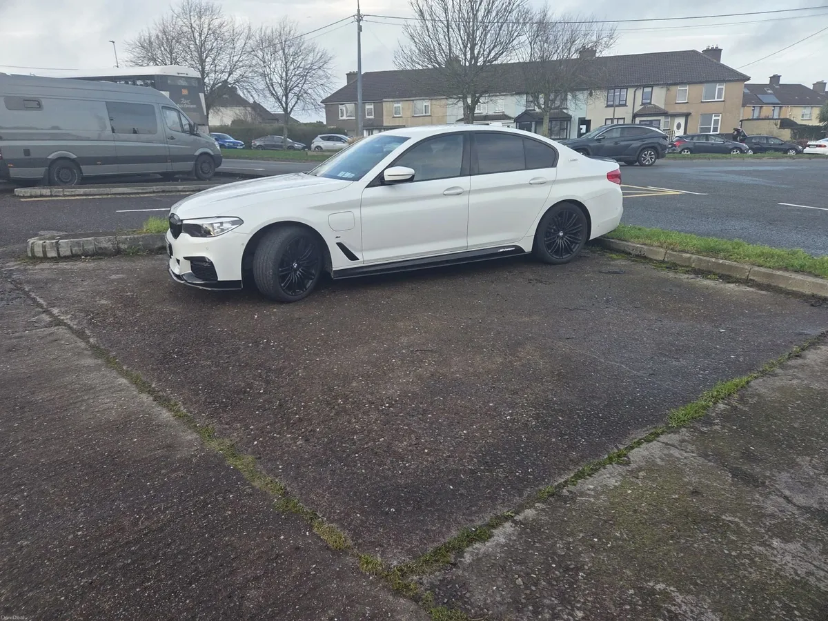 BMW 5-Series 2018 - Image 2