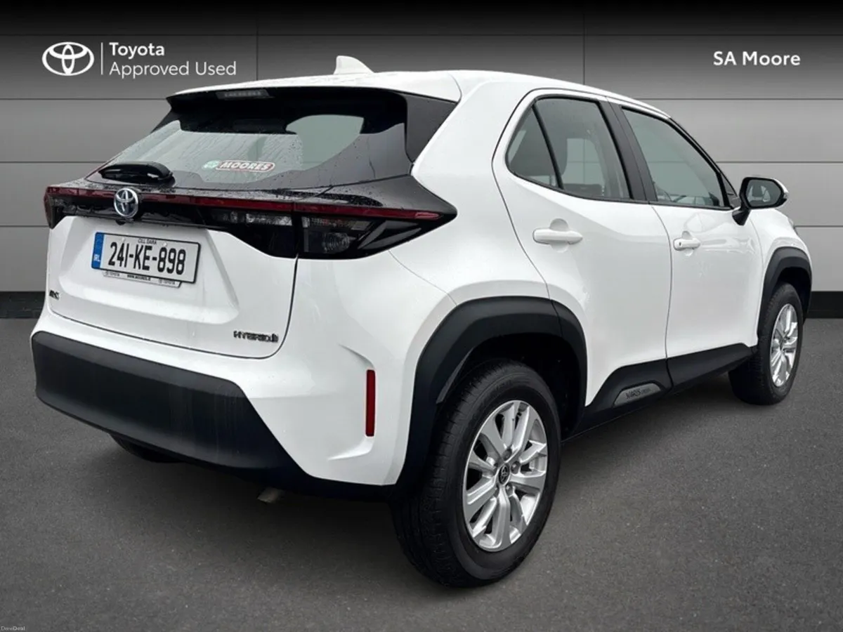 Toyota Yaris Cross HYBRID LUNA - Image 2