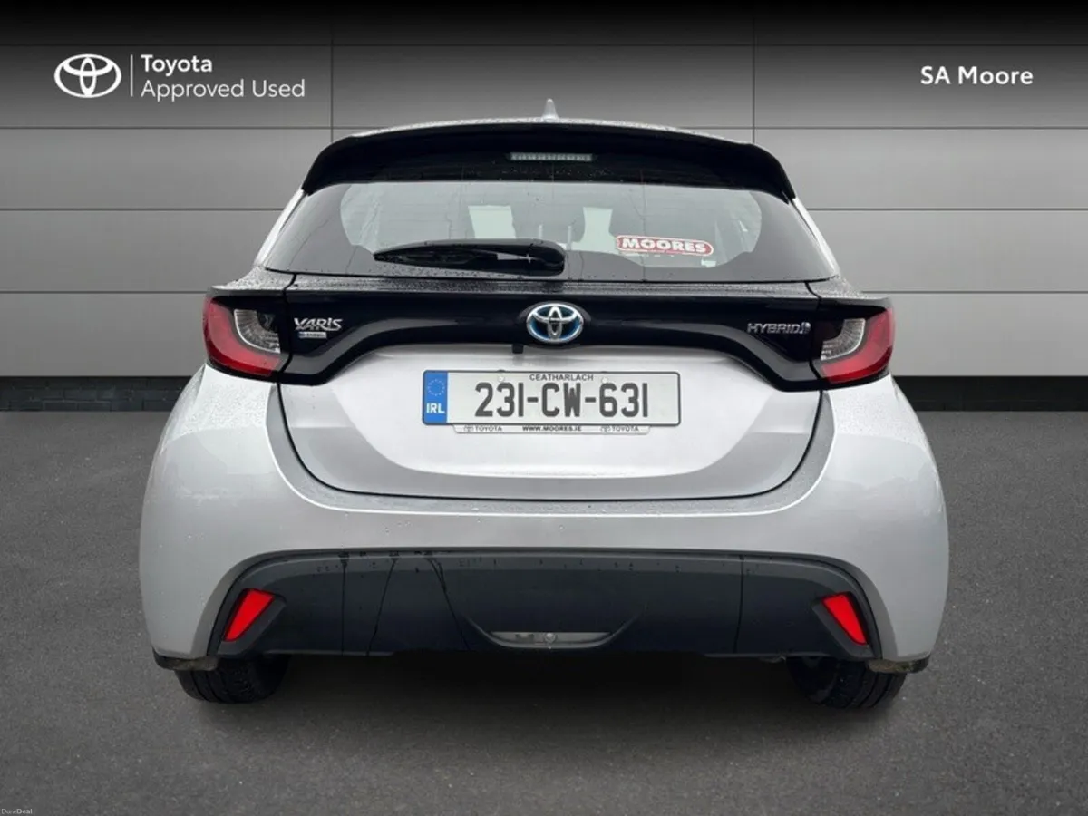 Toyota Yaris HYBRID LUNA - Image 4