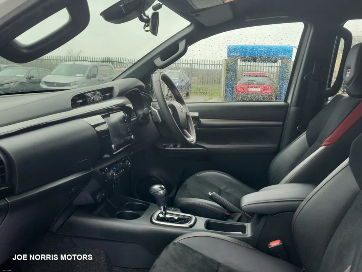 Toyota Hilux 2.4 Diesel 4WD DOUBLE CAB Z GR SPORT - Image 4
